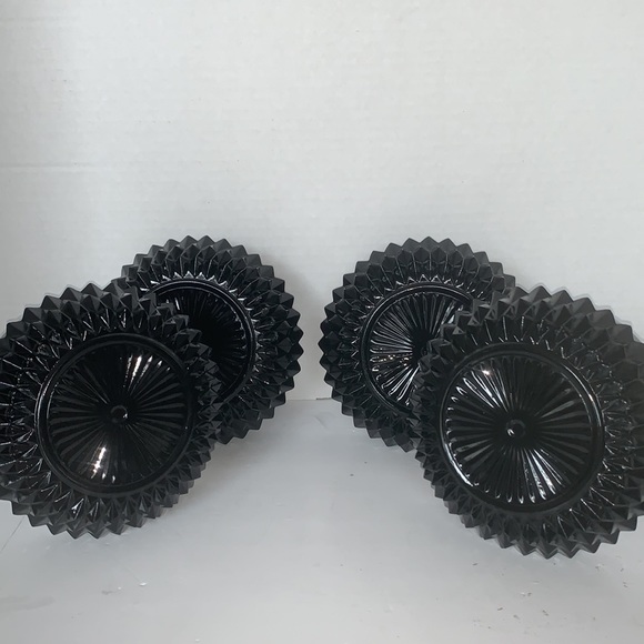 Beautiful black glass English hobnail bowl. 5 in. No chips or cracks - Picture 3 of 4